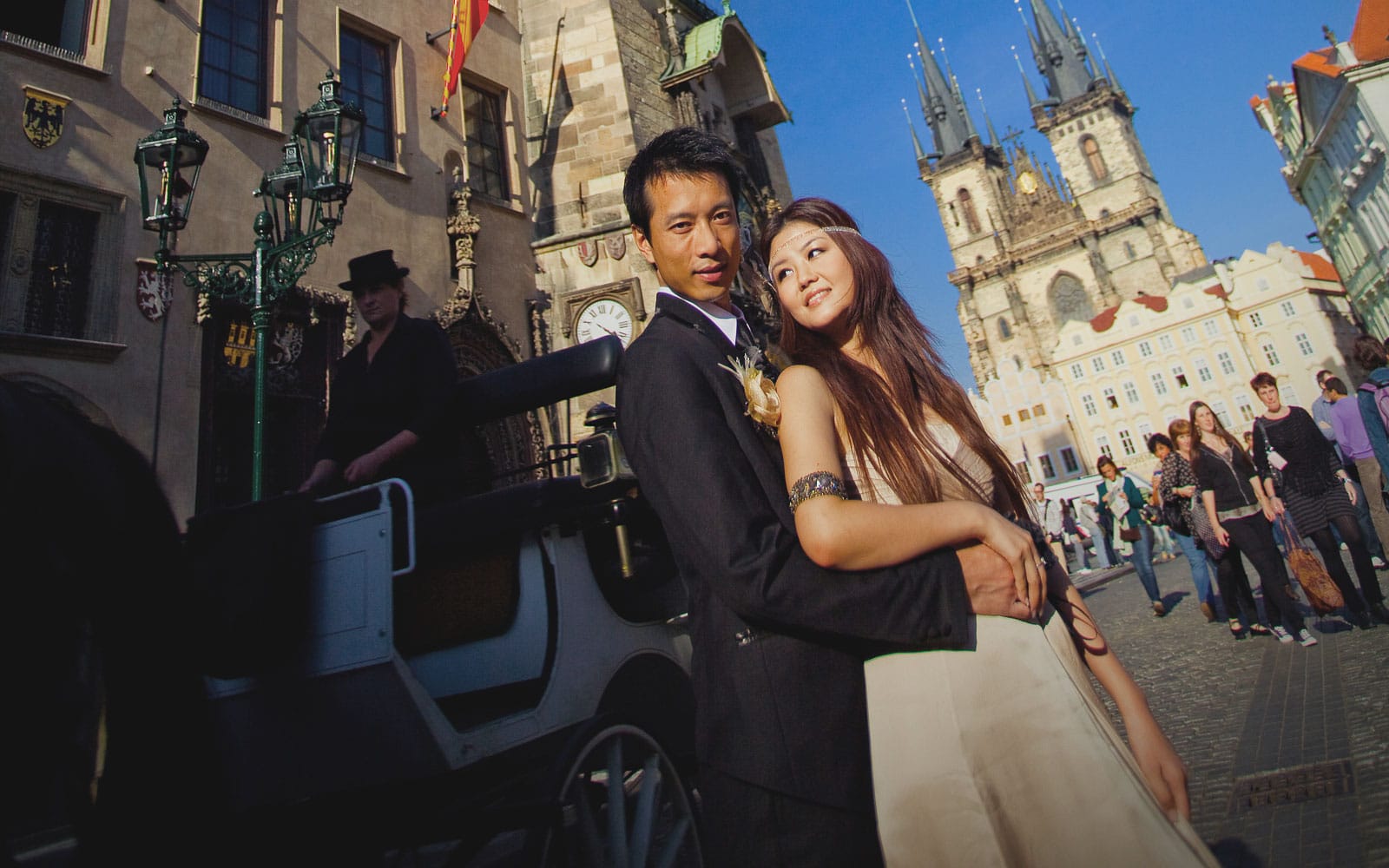 Prague pre weddings / Yvonne & Raymond / stylish portrait session at Old Town Square