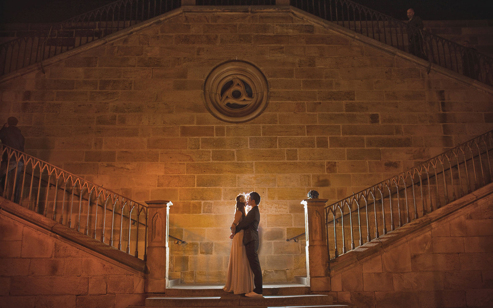 Prague pre weddings / Yvonne & Raymond / stylish portrait session at the Charles Bridge