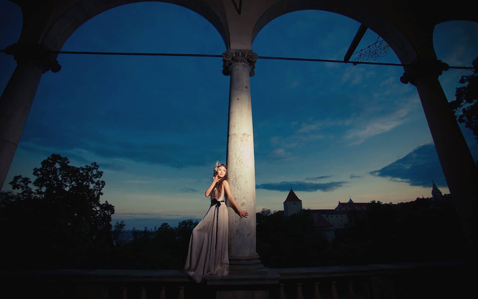 Prague pre weddings / Yvonne & Raymond / stylish portrait session at Prague Castle 