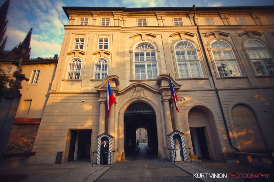 Prague weddings / Jennifer & Shad / wedding portraits at Prague Castle