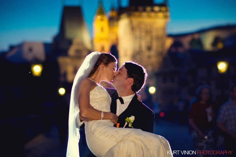 Prague weddings / Jennifer & Shad / wedding portraits at the Charles Bridge 