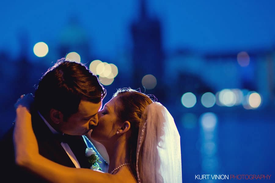 Prague weddings / Jennifer & Shad / wedding portraits at the Charles Bridge 