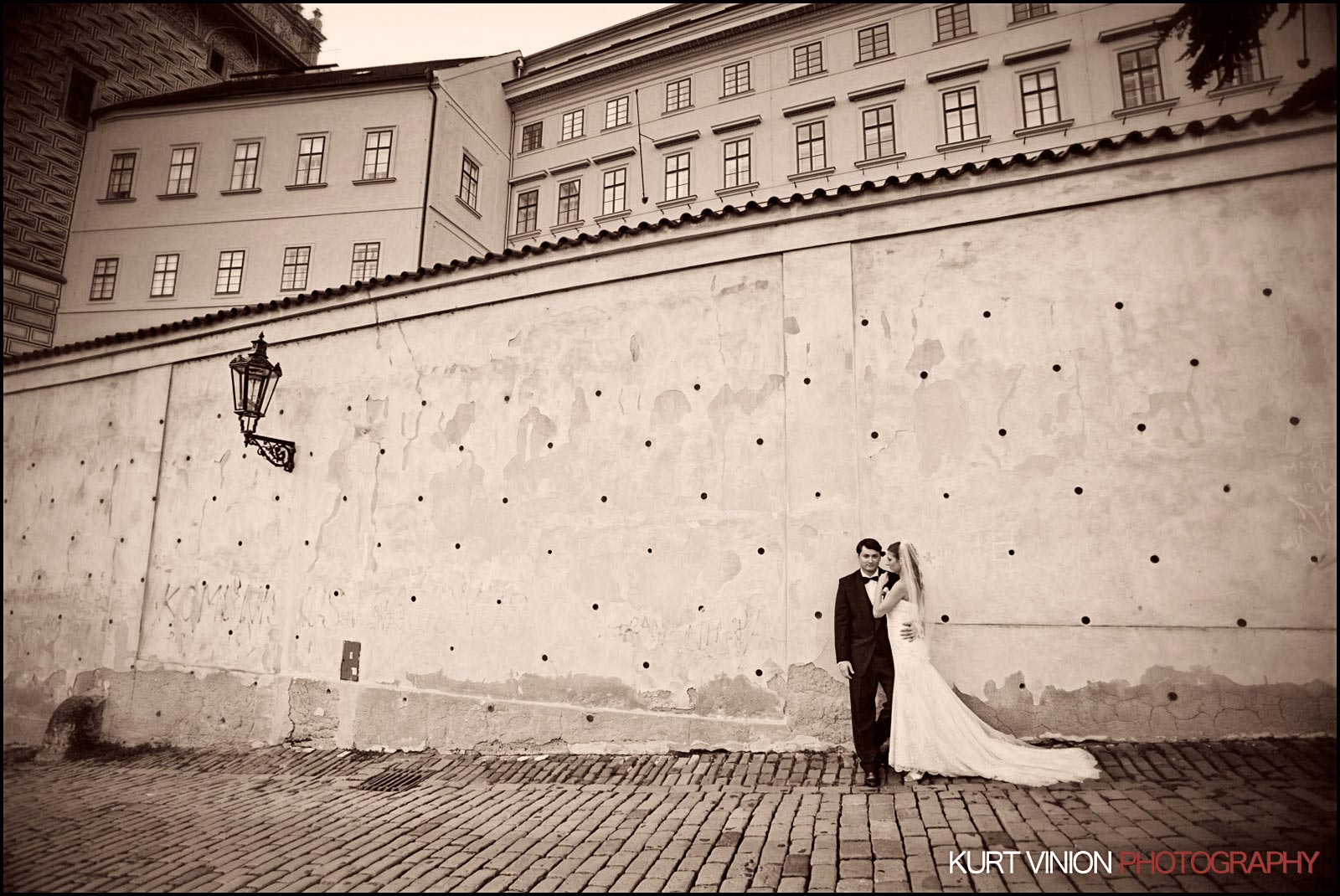 Prague weddings / Jennifer & Shad wedding photography at Prague Castle