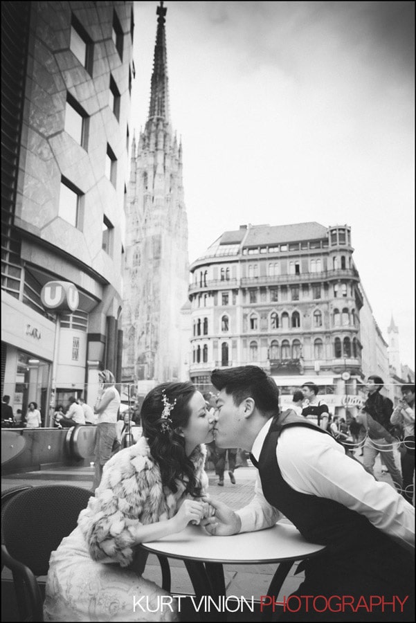 Vienna Pre-Wedding Photographer / Mavis & Henry portraits in the center of Vienna