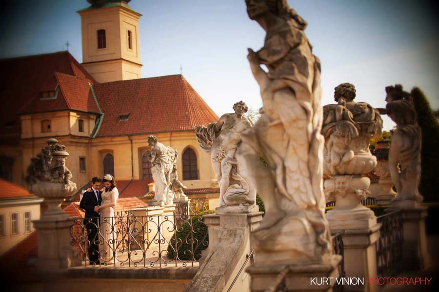 Prague wedding elopement / photography / Libby & Scott in Vrtbovska Garden (Zahrada)