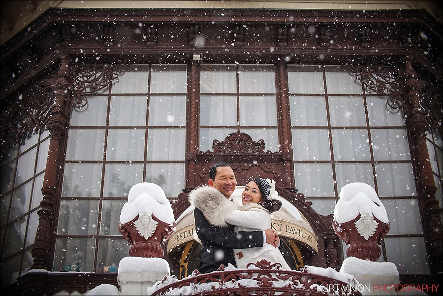 Prague pre wedding photography / Helen & CY winter pre wedding portraits at the Hanovsky Pavillion