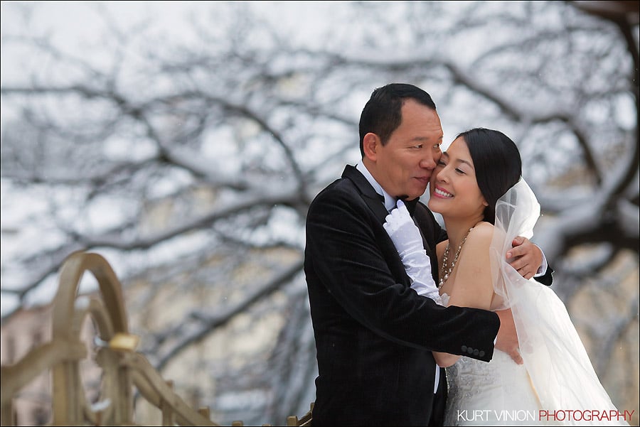 Prague pre wedding photography / Helen & CY winter pre wedding portraits near the Charles Bridge