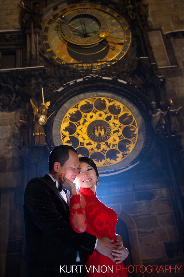 Prague pre wedding photography / Helen & CY winter pre wedding portraits at the Astronomical Clock