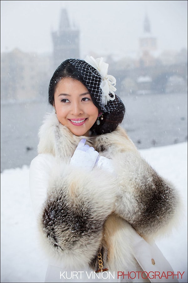 Prague pre wedding photography / Helen & CY winter pre wedding portraits near the Charles Bridge