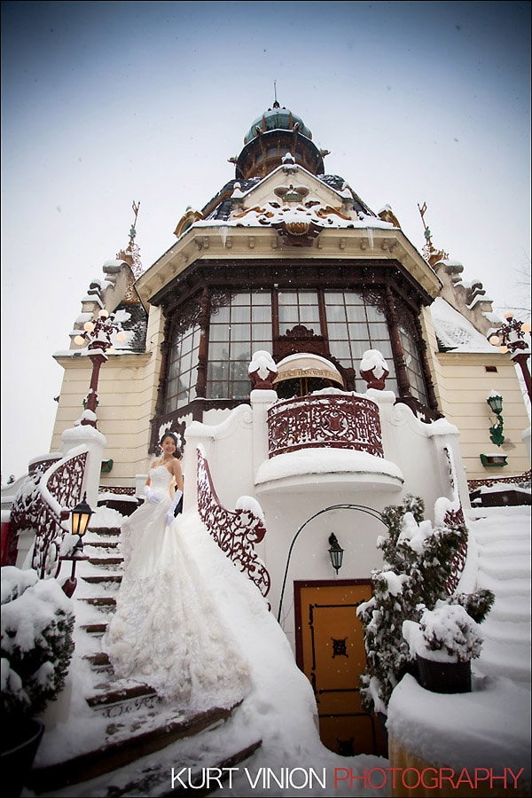 Prague pre wedding photography / Helen & CY winter pre wedding portraits at the Hanovsky Pavillion