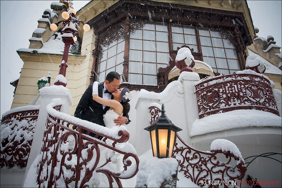 Prague pre wedding photography / Helen & CY winter pre wedding portraits at the Hanvosky Pavillion