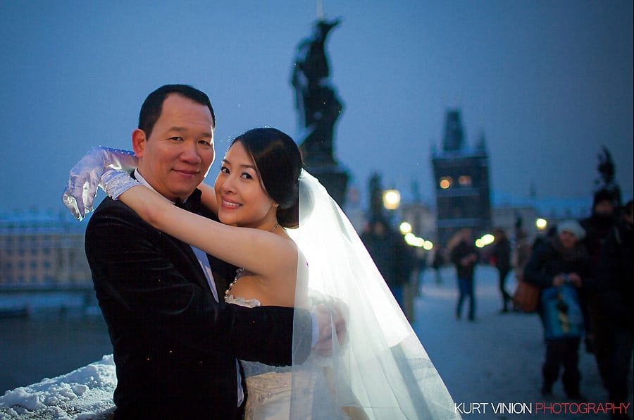 Prague pre wedding photography / Helen & CY winter pre wedding portraits at the Charles Bridge