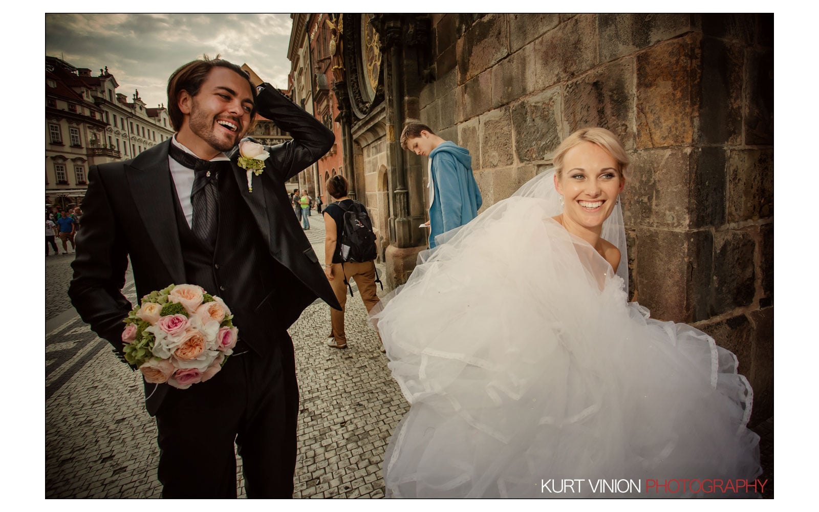 Prague Clementinum wedding / Jess + James - wedding portraits at the Astronomical Clock