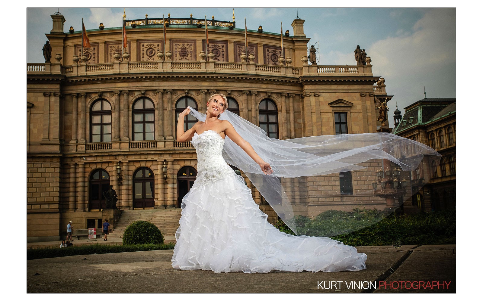 Prague Clementinum wedding / Jess + James - bridal portraits at the Rudolfinum