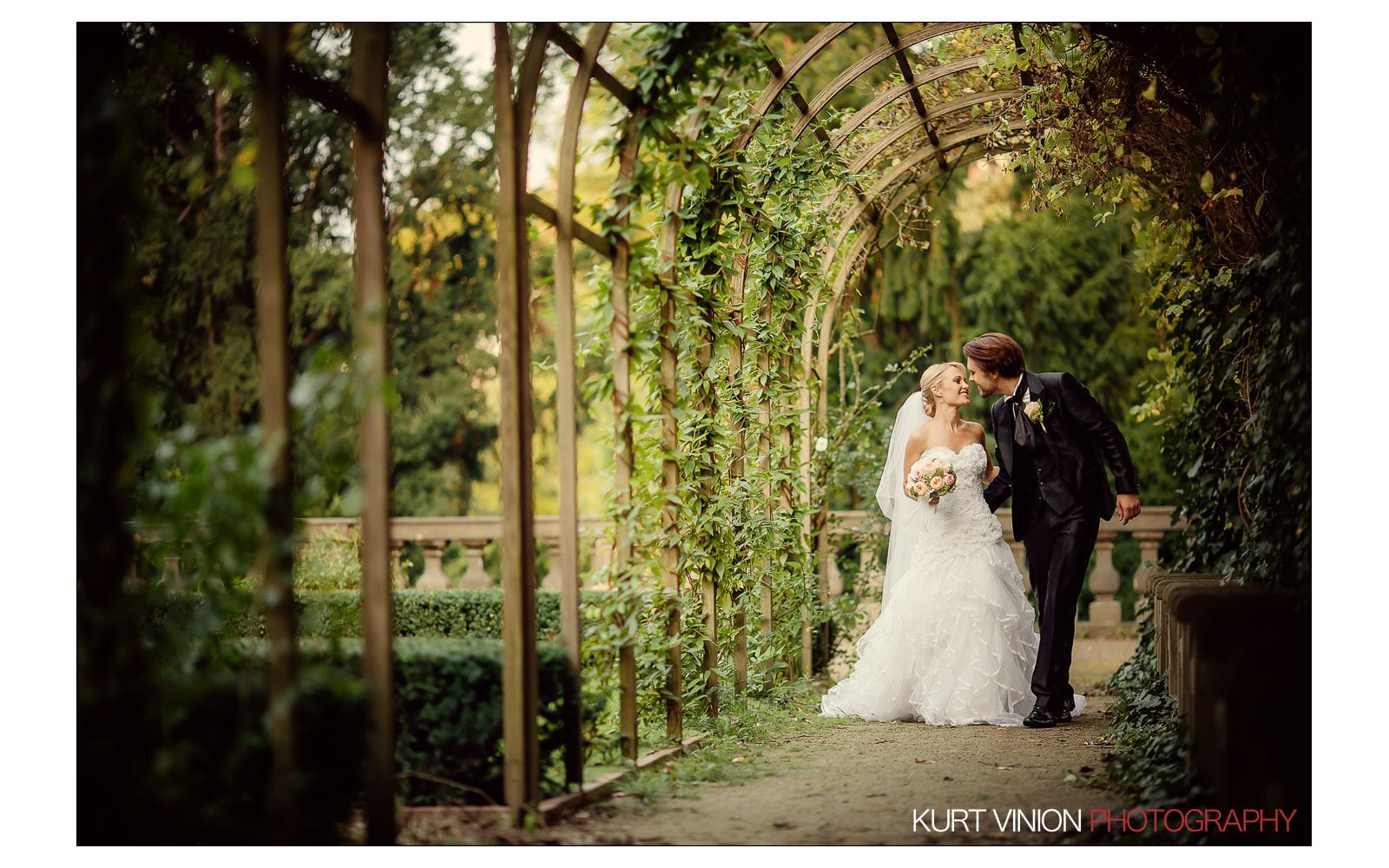 Prague Clementinum wedding / Jess + James - portraits in Prague