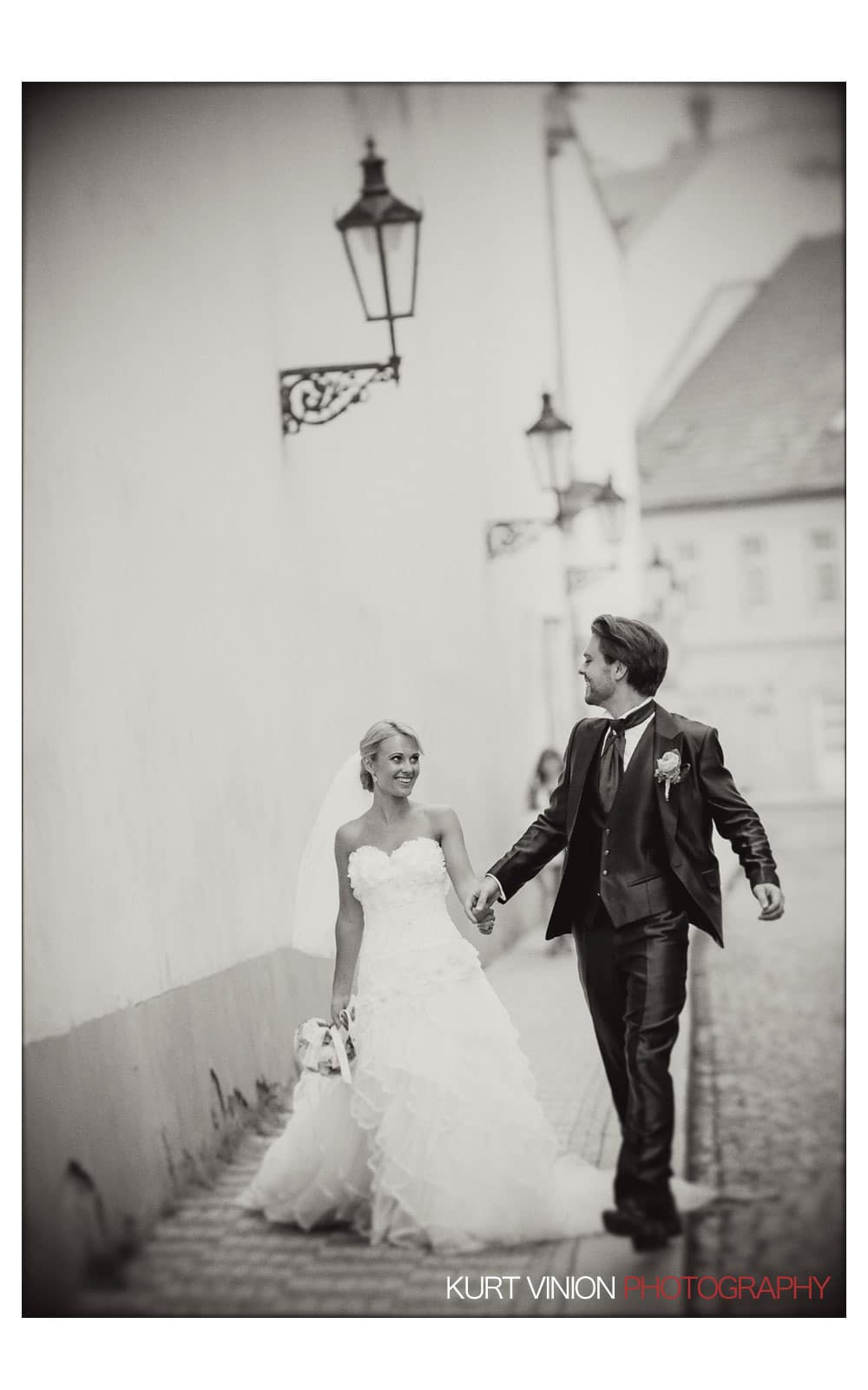 Prague Clementinum wedding / Jess + James - portraits near the Charles Bridge 