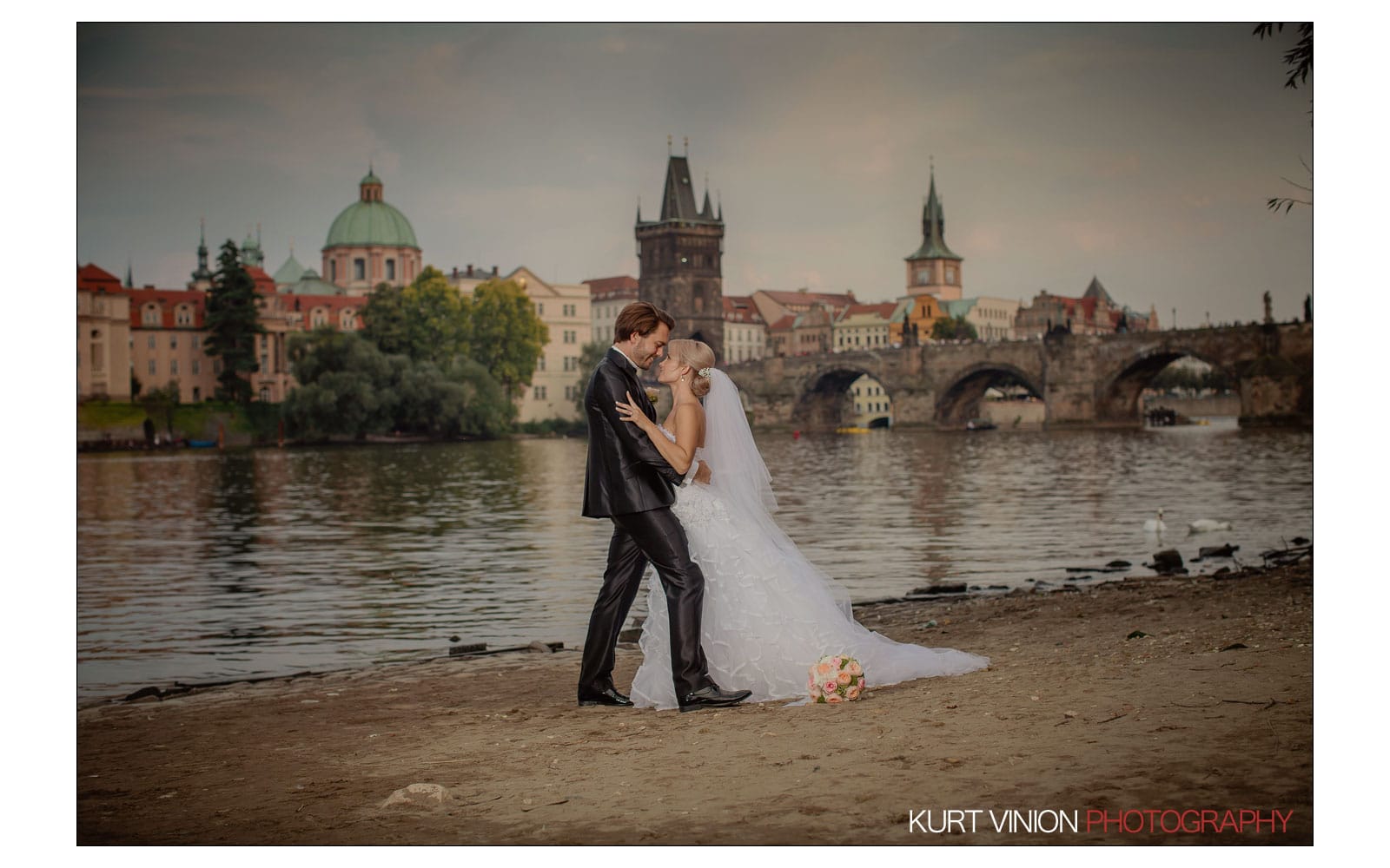 Prague Clementinum wedding / Jess + James - portraits near the Charles Bridge 