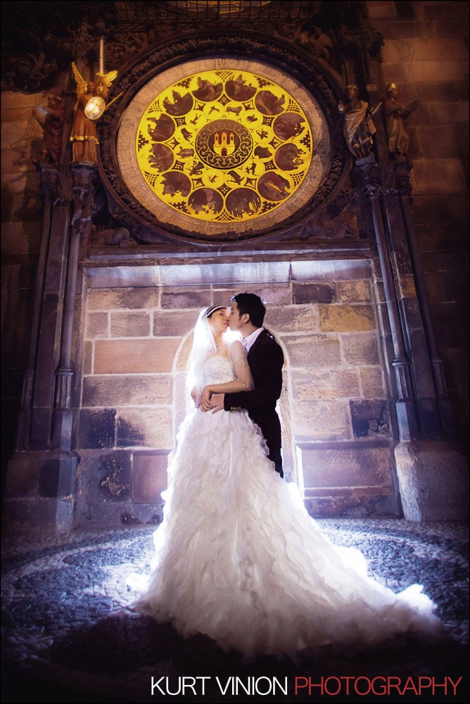 Prague pre wedding photographer / Jay & Ambrose / portrait session at the Astronomical Clock