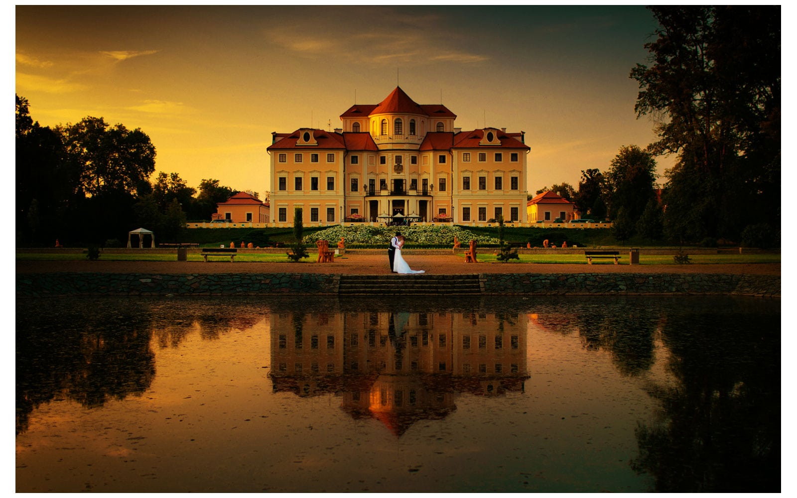 Chateau Liblice wedding / Jana & Kym / stunning wedding portraits