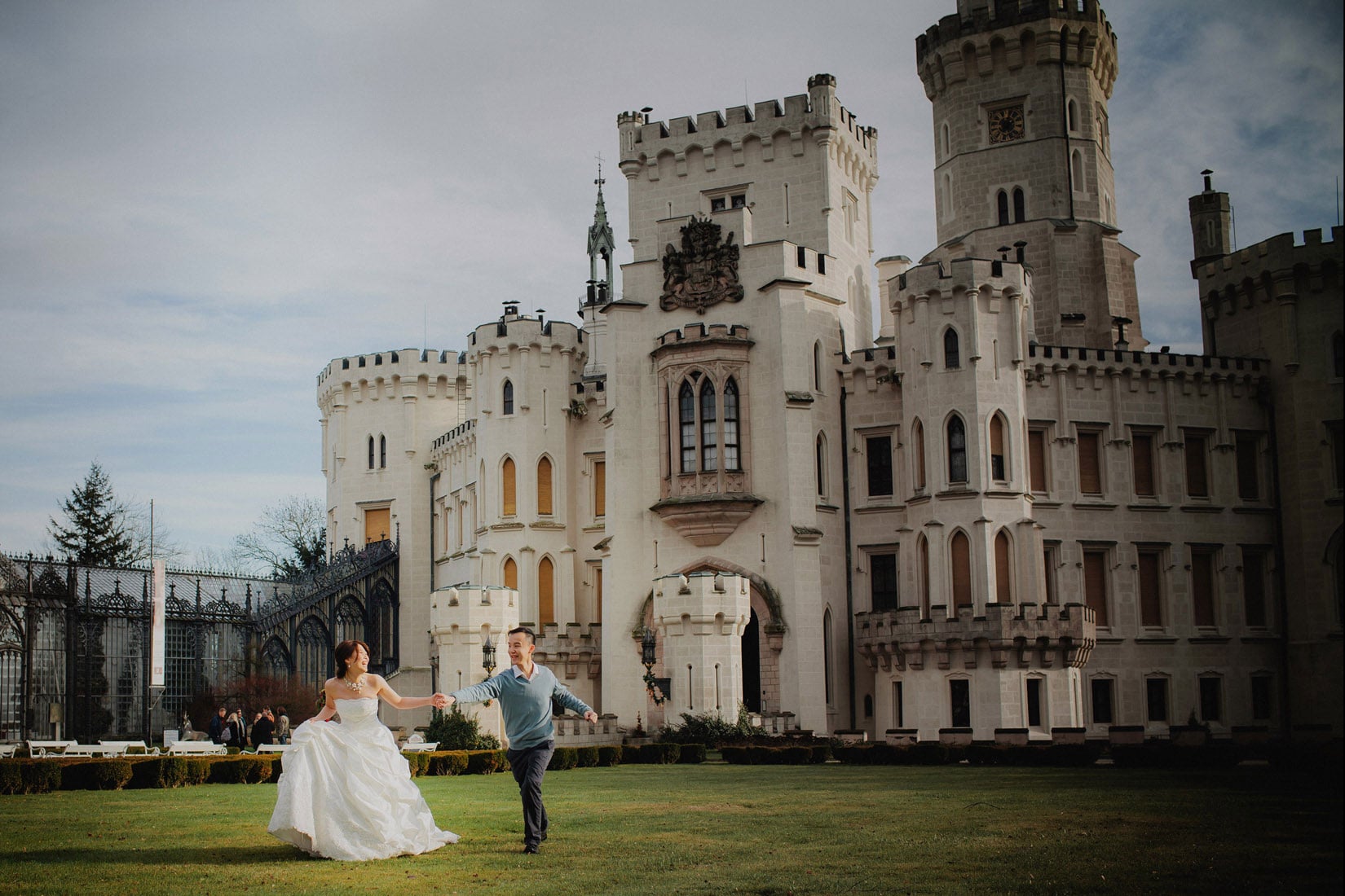 Castle Hluboka nad Vltavou pre wedding / Sandy & Jimmy / portraits