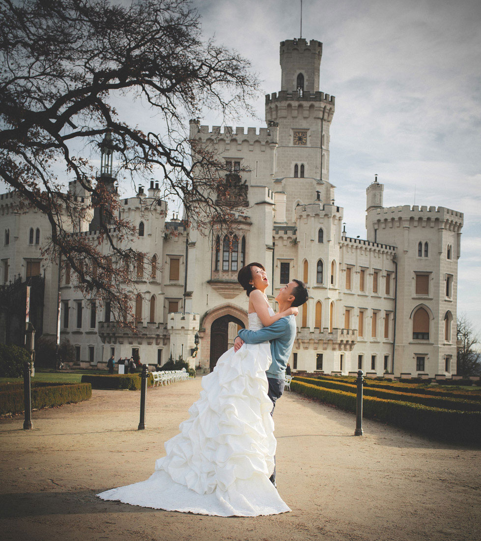 Castle Hluboka nad Vltavou pre wedding / Sandy & Jimmy / portraits