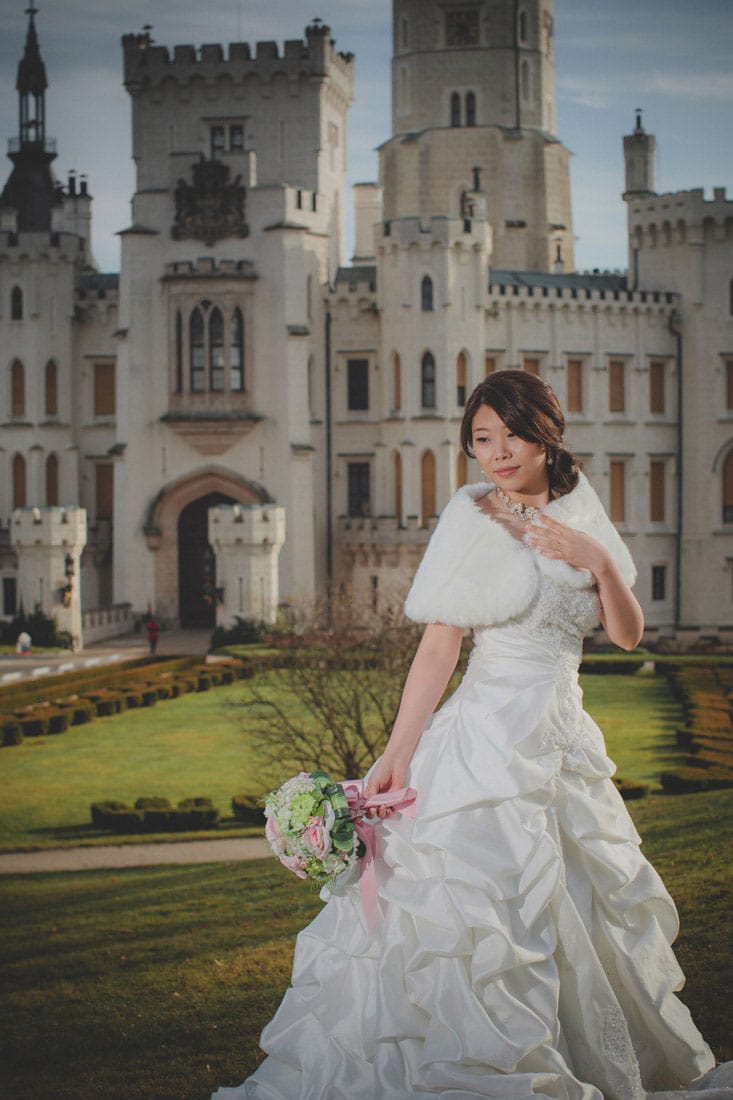 Castle Hluboka nad Vltavou pre wedding / Sandy & Jimmy / bridal portrait session