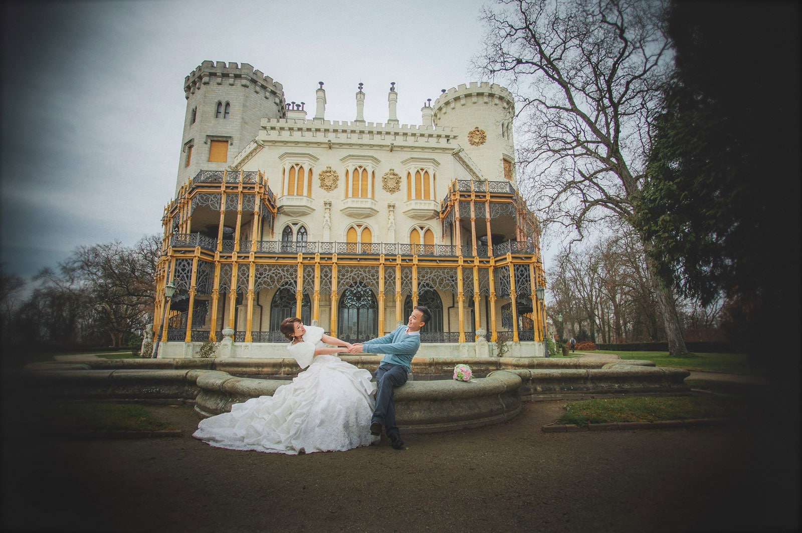 Castle Hluboka nad Vltavou pre wedding / Sandy & Jimmy / portrait session