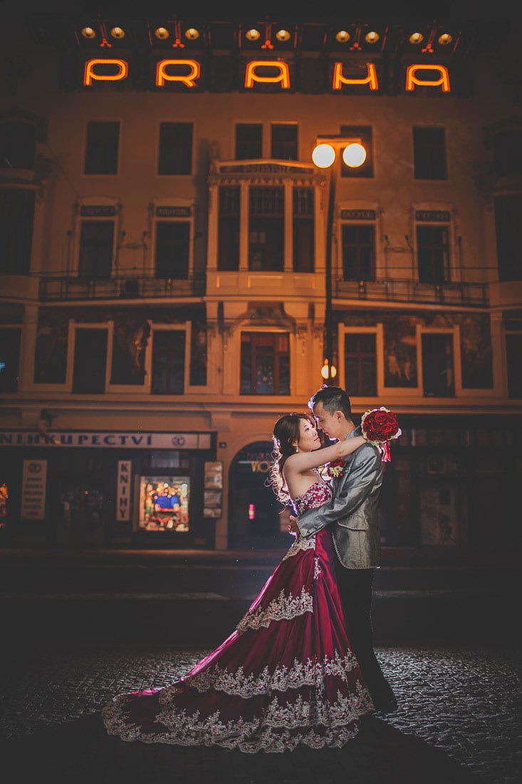 Prague pre wedding / Sandy & Jimmy / Night portraits near Narodni Divadlo