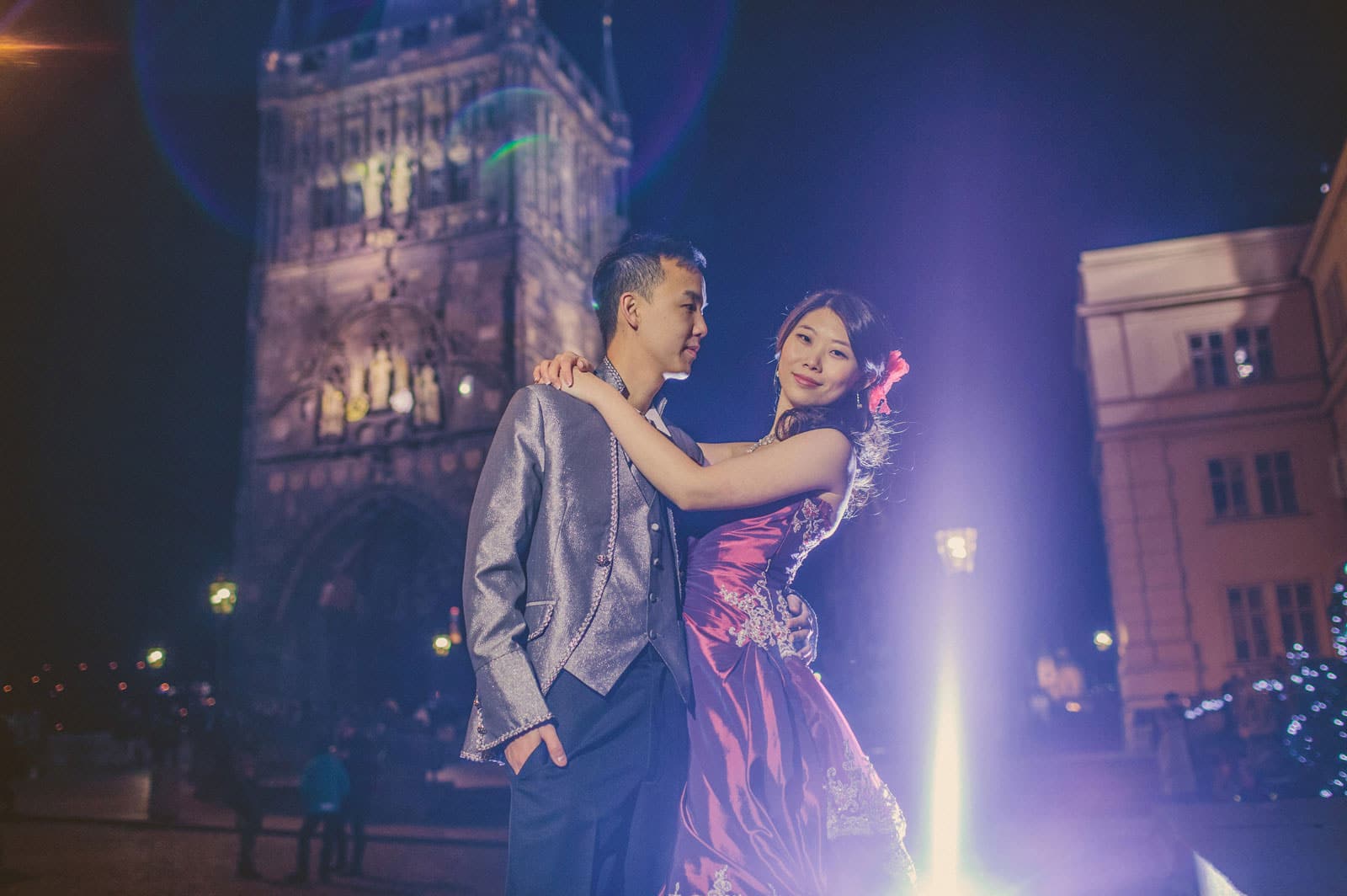 Prague pre wedding / Sandy & Jimmy / Night portraits near the Charles Bridge