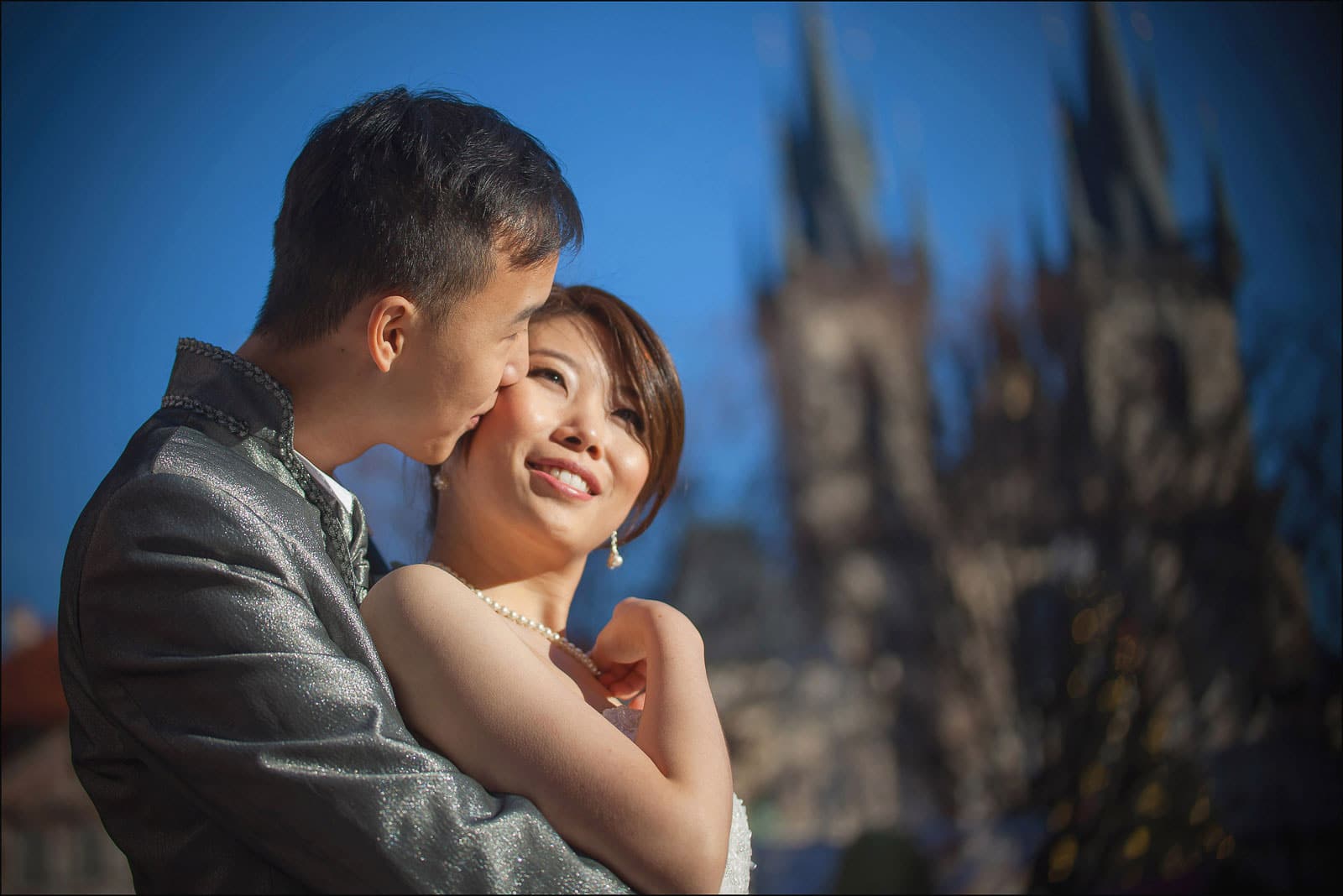 Prague weddings / Sandy & Jimmy / portraits near Old Town Square