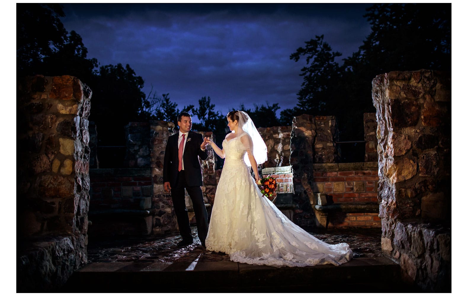 Castle Zbiroh Wedding / Paola & Alexei / romantic wedding portraits at night