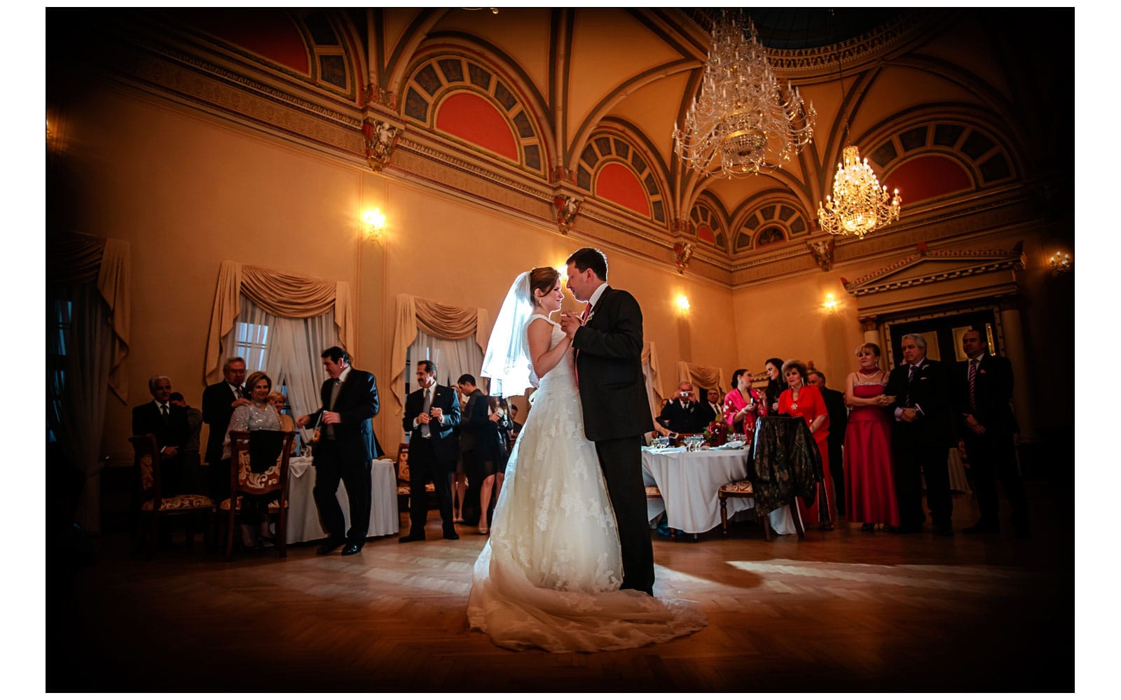 Castle Zbiroh Wedding / Paola & Alexei / wedding photography in the ballroom