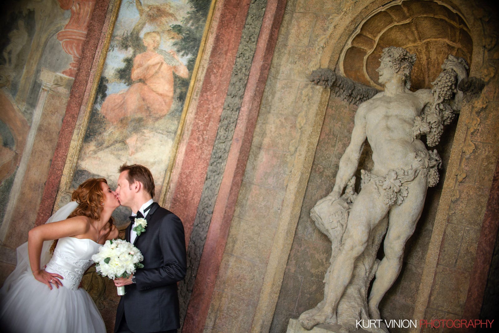 Elopement wedding Prague / Vrtbovska Garden / Polya & Dirk wedding photos at Vrtba