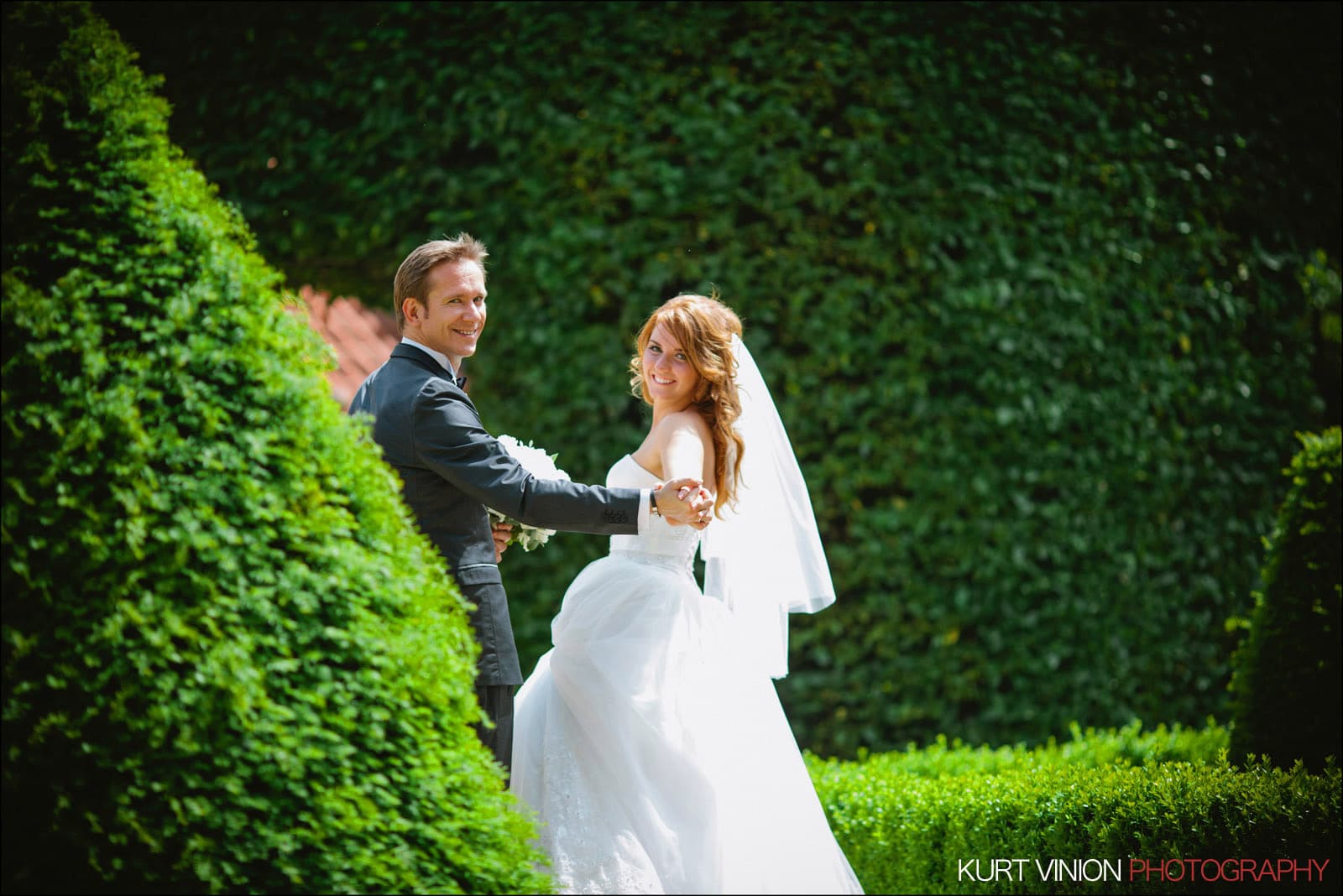 Elopement wedding Prague / Vrtbovska Garden / Polya & Dirk wedding photos at Vrtba