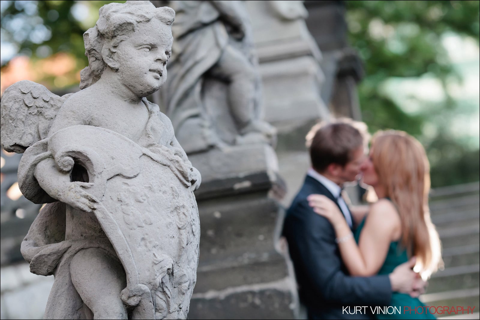 Elopement wedding Prague / Polya & Dirk wedding portraits at Prague Castle