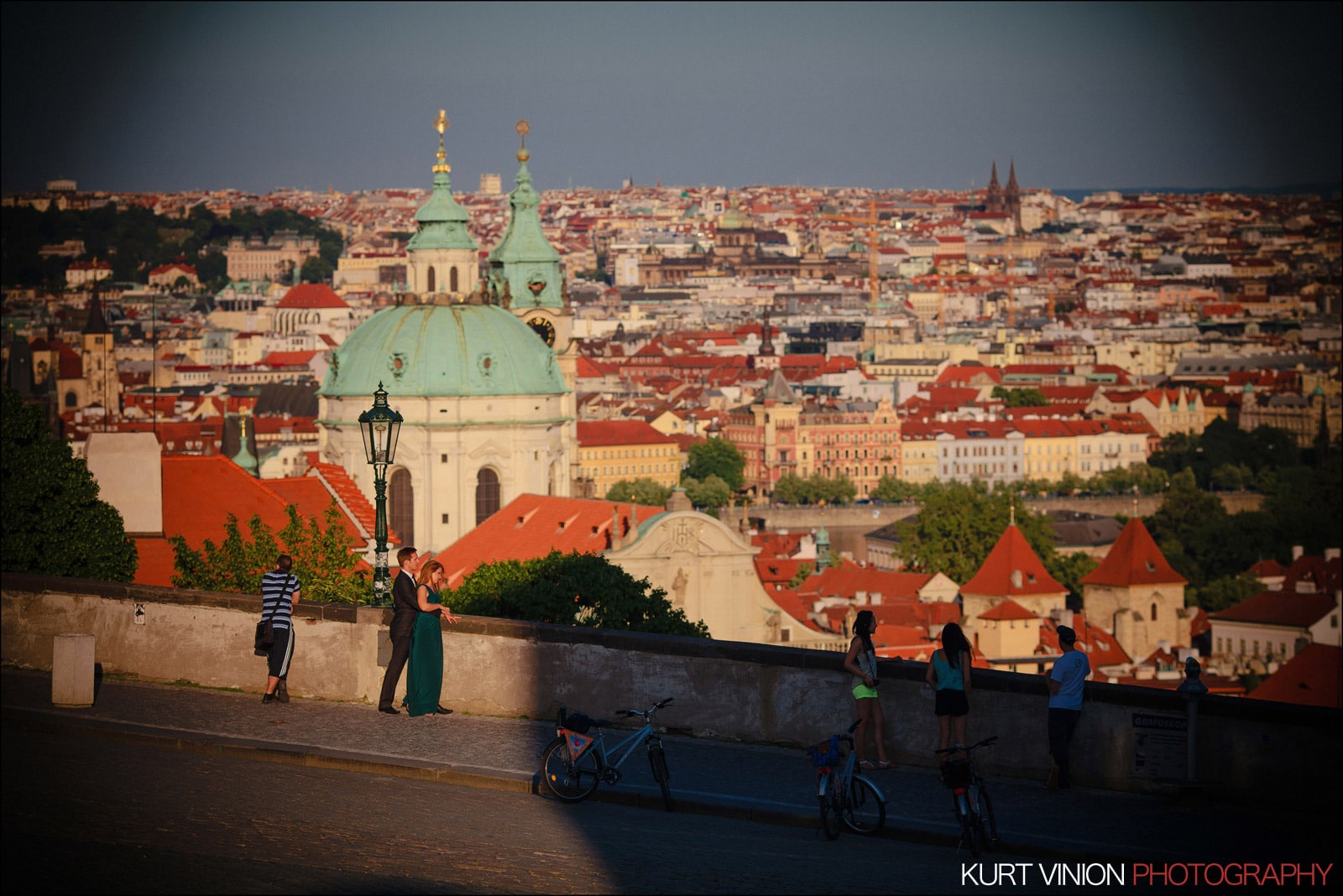 Elopement wedding Prague / Polya & Dirk wedding portraits at Prague Castle