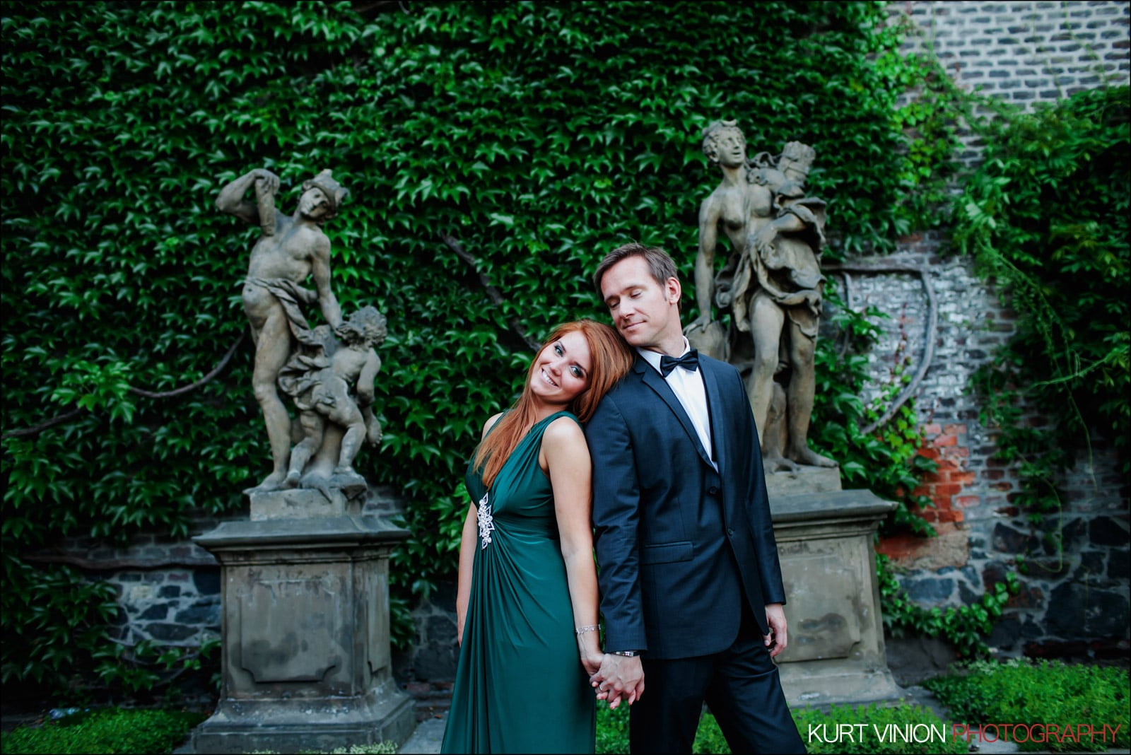 Elopement wedding Prague / Polya & Dirk wedding portraits at Prague Castle