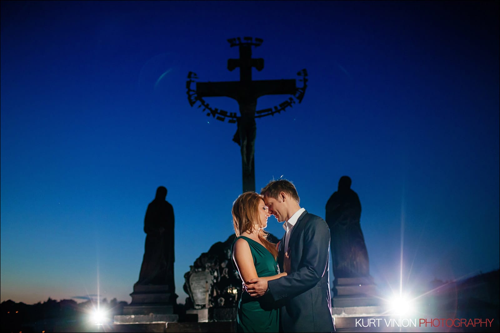 Elopement wedding Prague / Polya & Dirk wedding romantic portraits atop the Charles Bridge