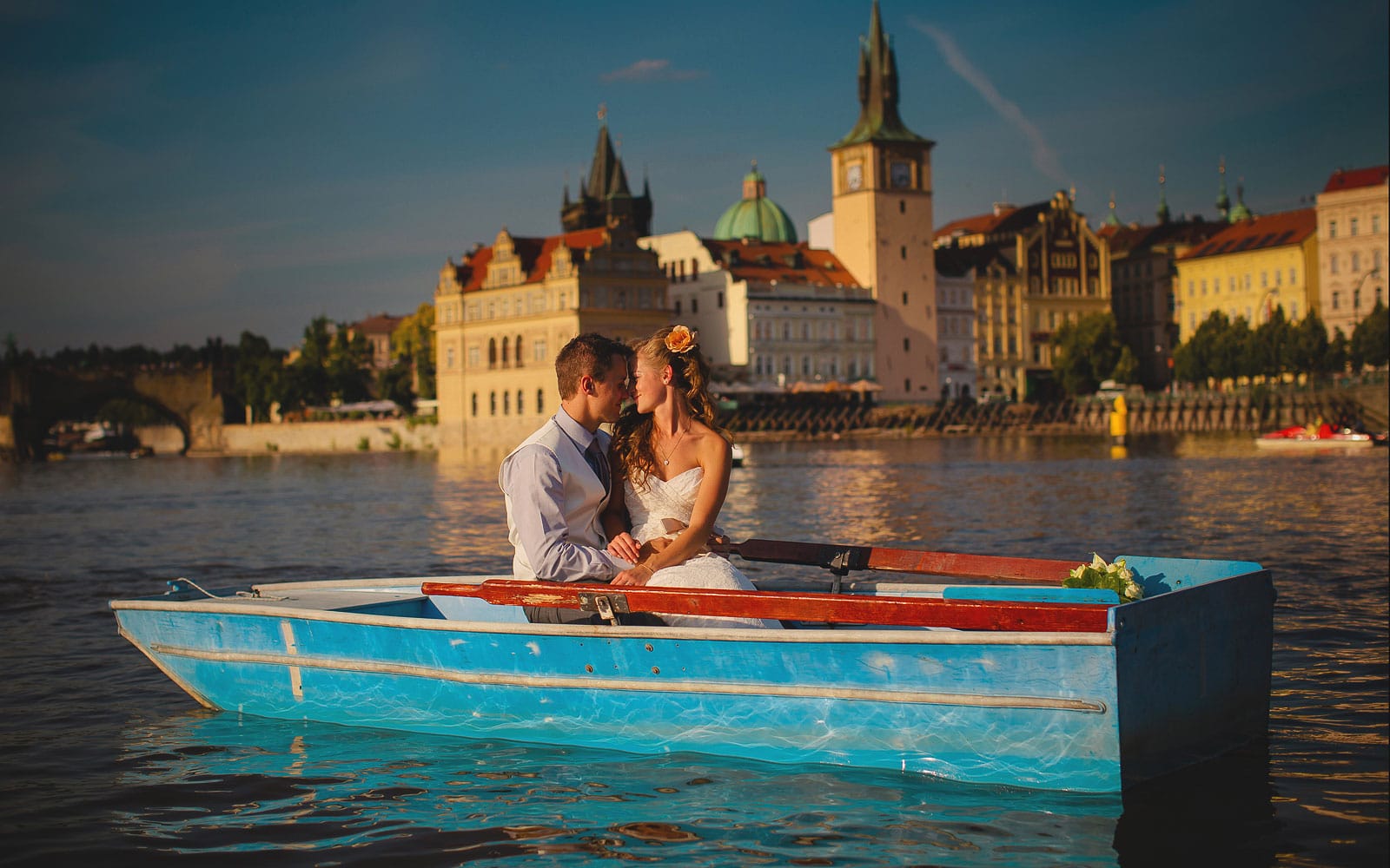 Prague wedding photographers / R&B wedding portraits at the Vltava