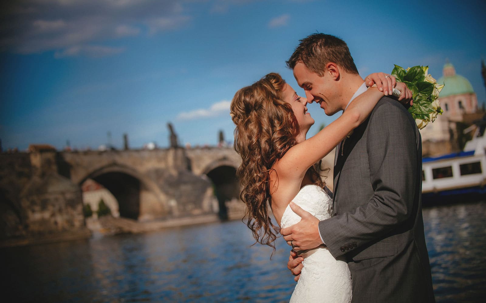 Prague wedding photographers / R&B wedding photographs near the Charles Bridge