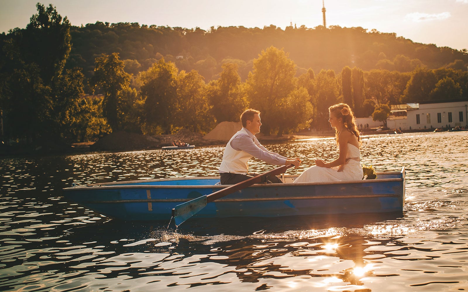 Prague wedding photographers / R&B wedding photographs atop the Vltava