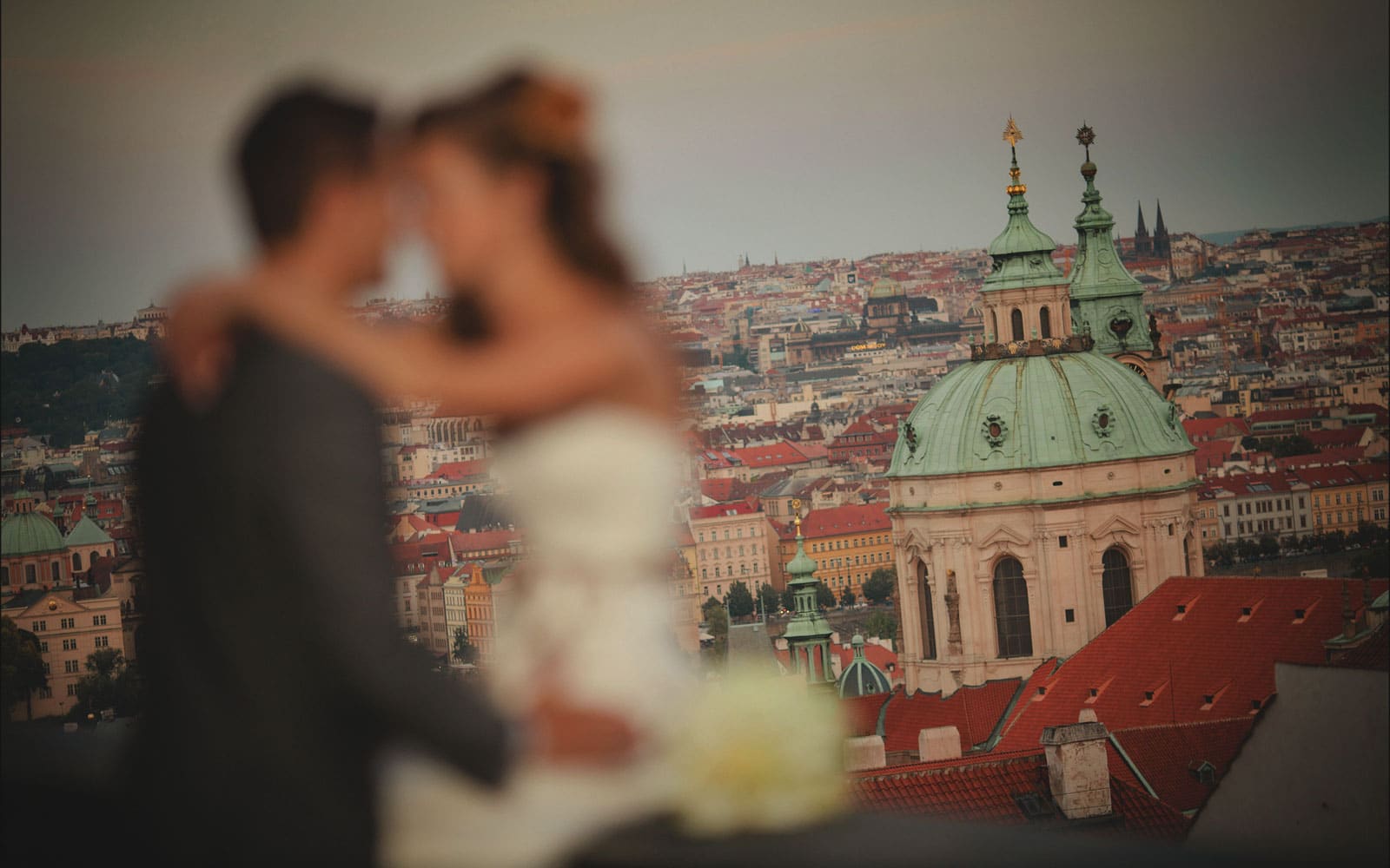 Prague wedding photographers / R&B wedding photographs at Prague Castle