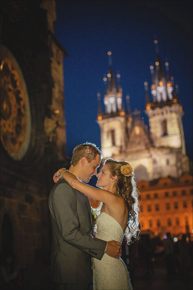 Prague wedding photographers / R&B wedding photographs in Old Town Square