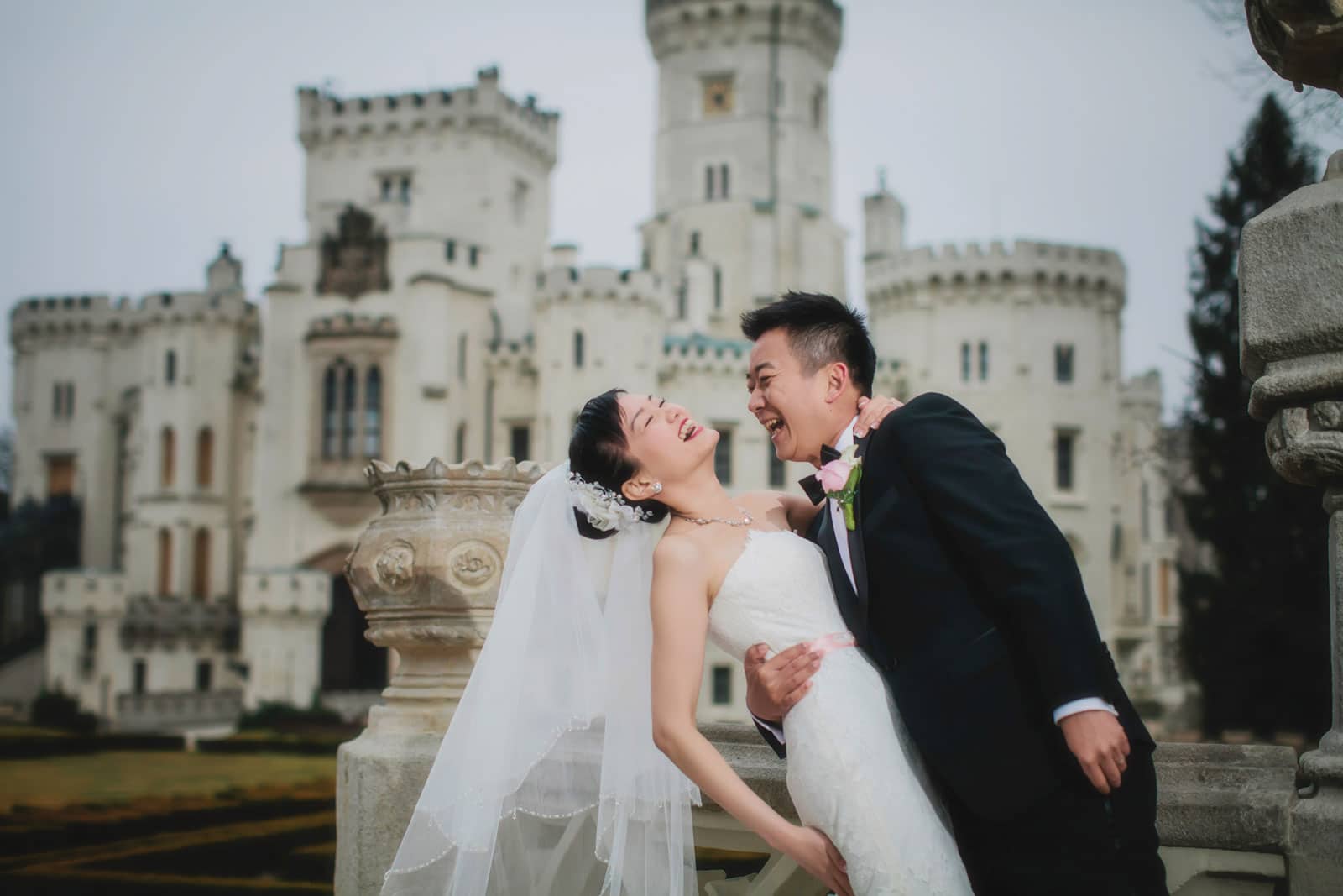 Castle Hluboka nad Vltavou wedding / Suki & Steven / portraits