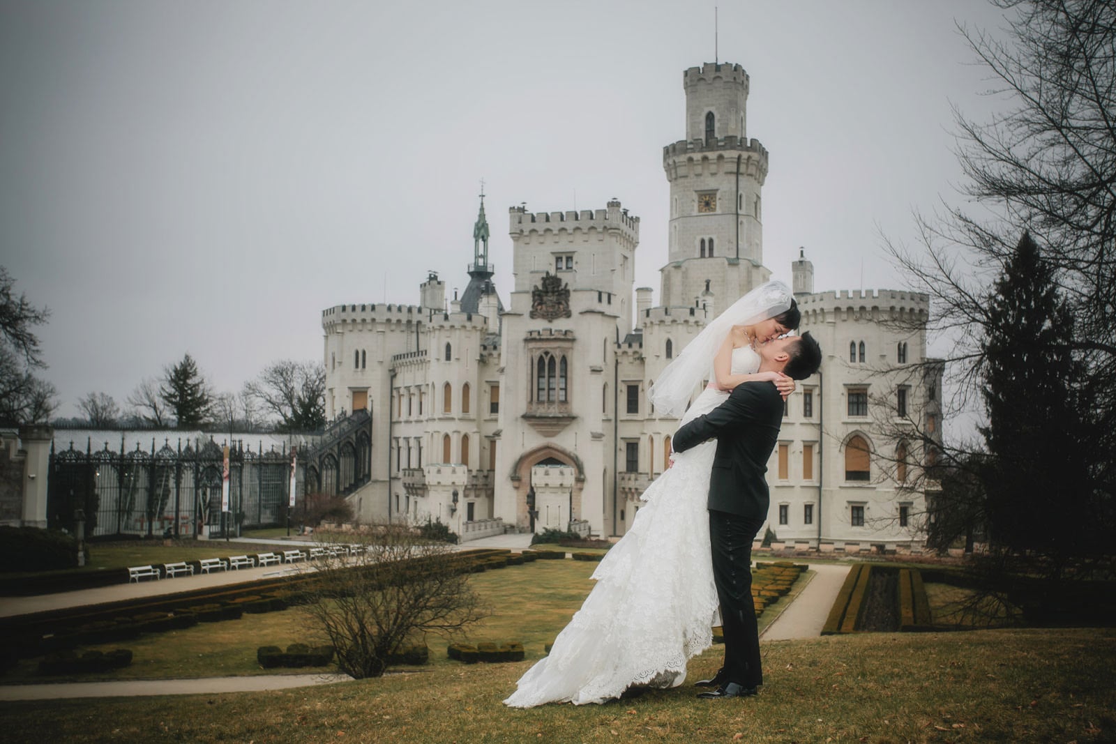 Castle Hluboka nad Vltavou wedding / Suki & Steven / wedding portrait session
