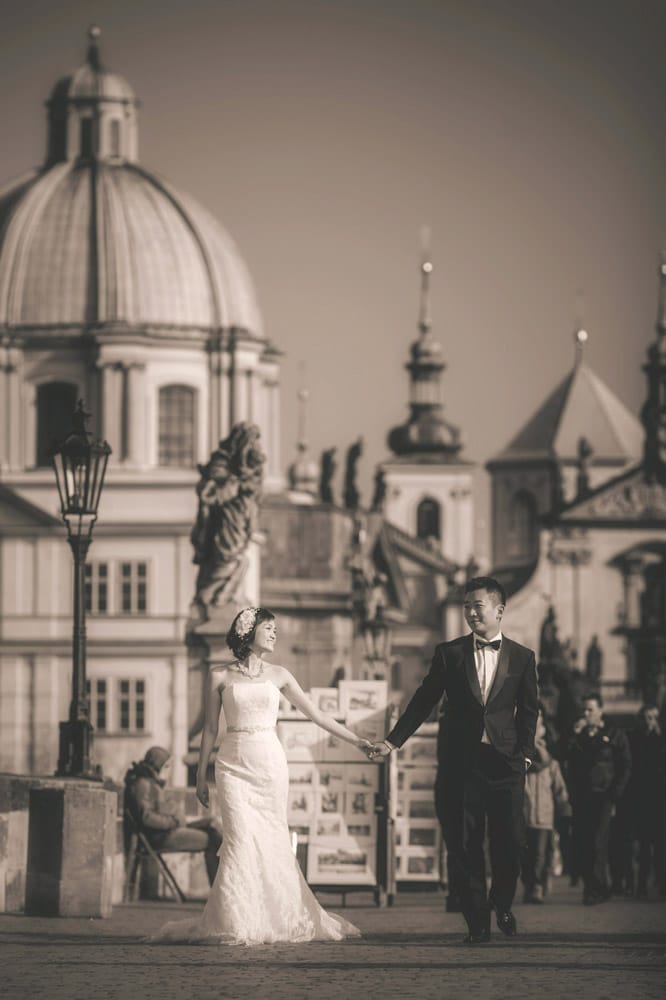 Prague pre wedding / Suki & Steven / portraits at the Charles bridge