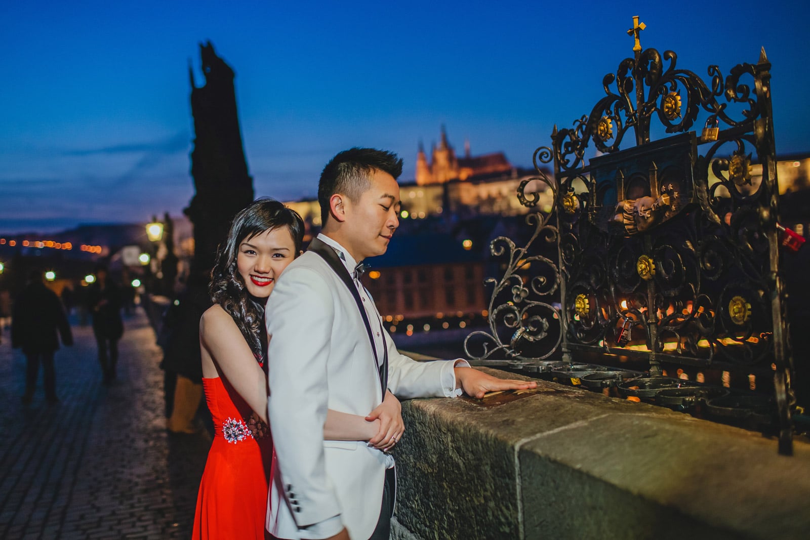 Prague pre wedding / Suki & Steven / portraits at the Charles bridge