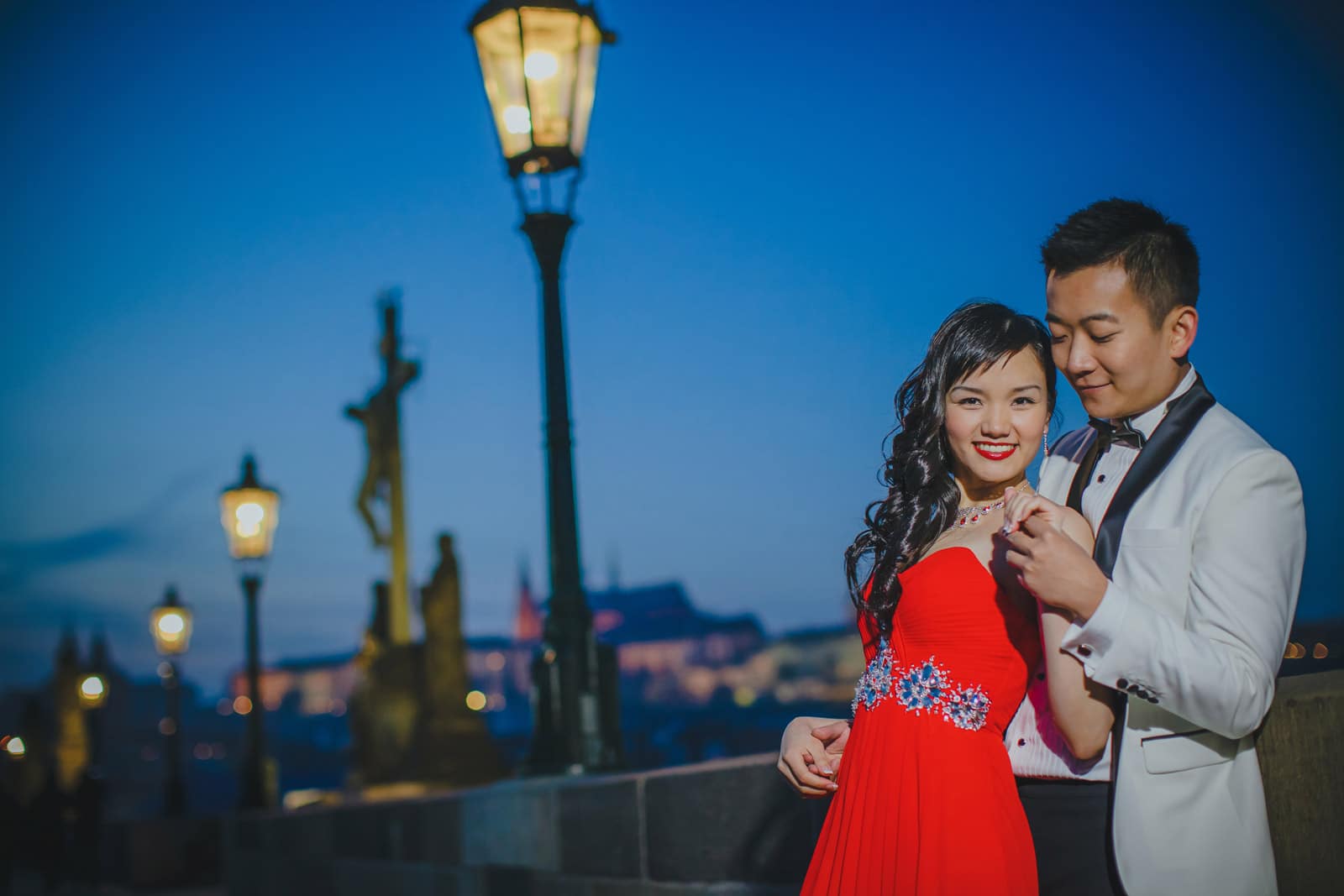 Prague pre wedding / Suki & Steven / portraits at the Charles Bridge