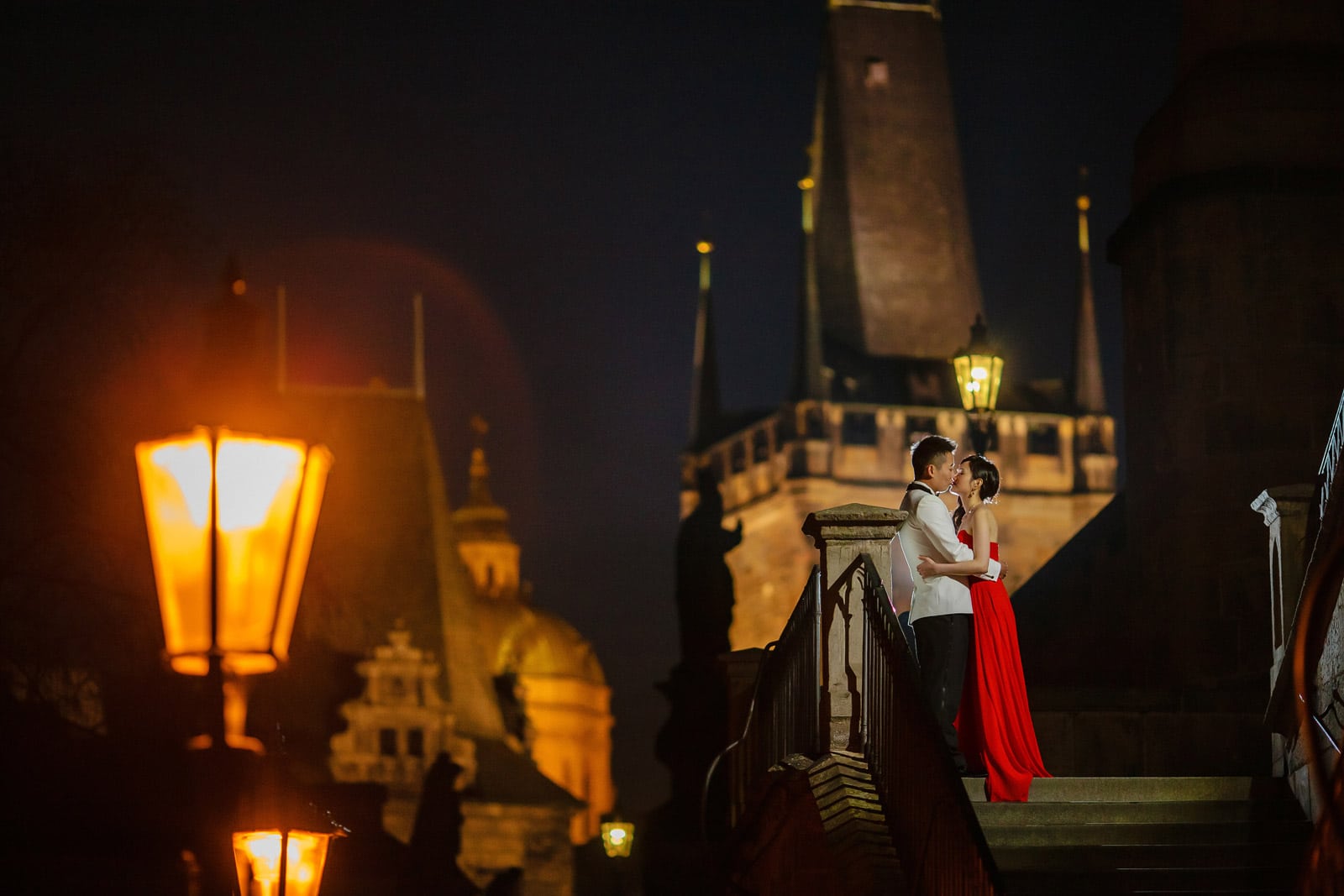 Prague pre wedding / Suki & Steven / portraits at the Charles Bridge at night