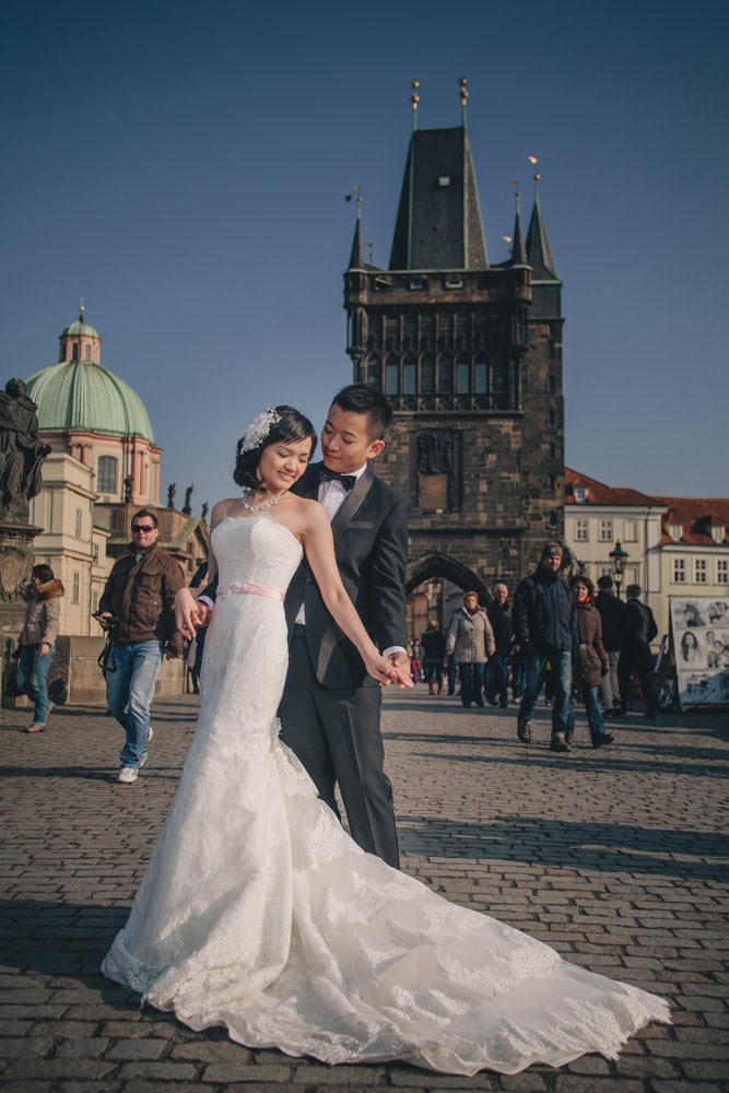 Prague pre wedding / Suki & Steven / portraits at the Charles Bridge 